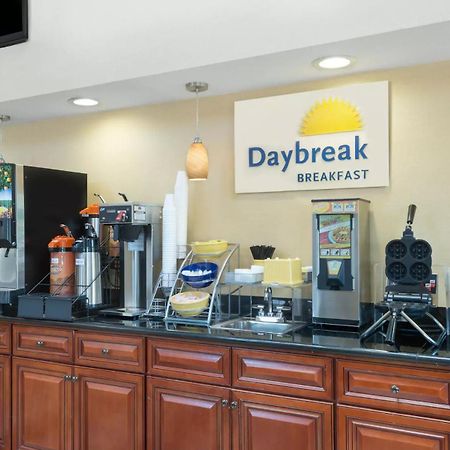 Days Inn By Wyndham Geneva/Finger Lakes Ngoại thất bức ảnh