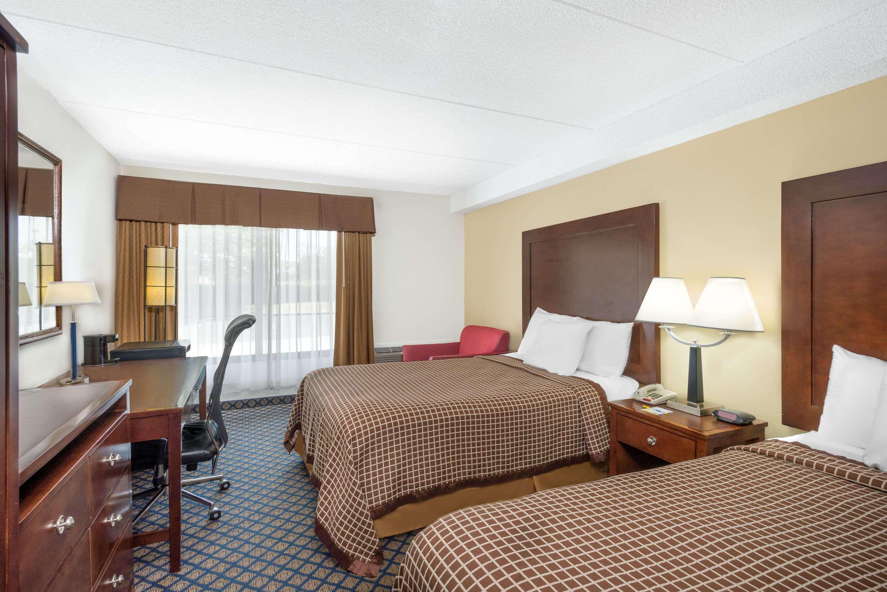 Days Inn By Wyndham Geneva/Finger Lakes Ngoại thất bức ảnh