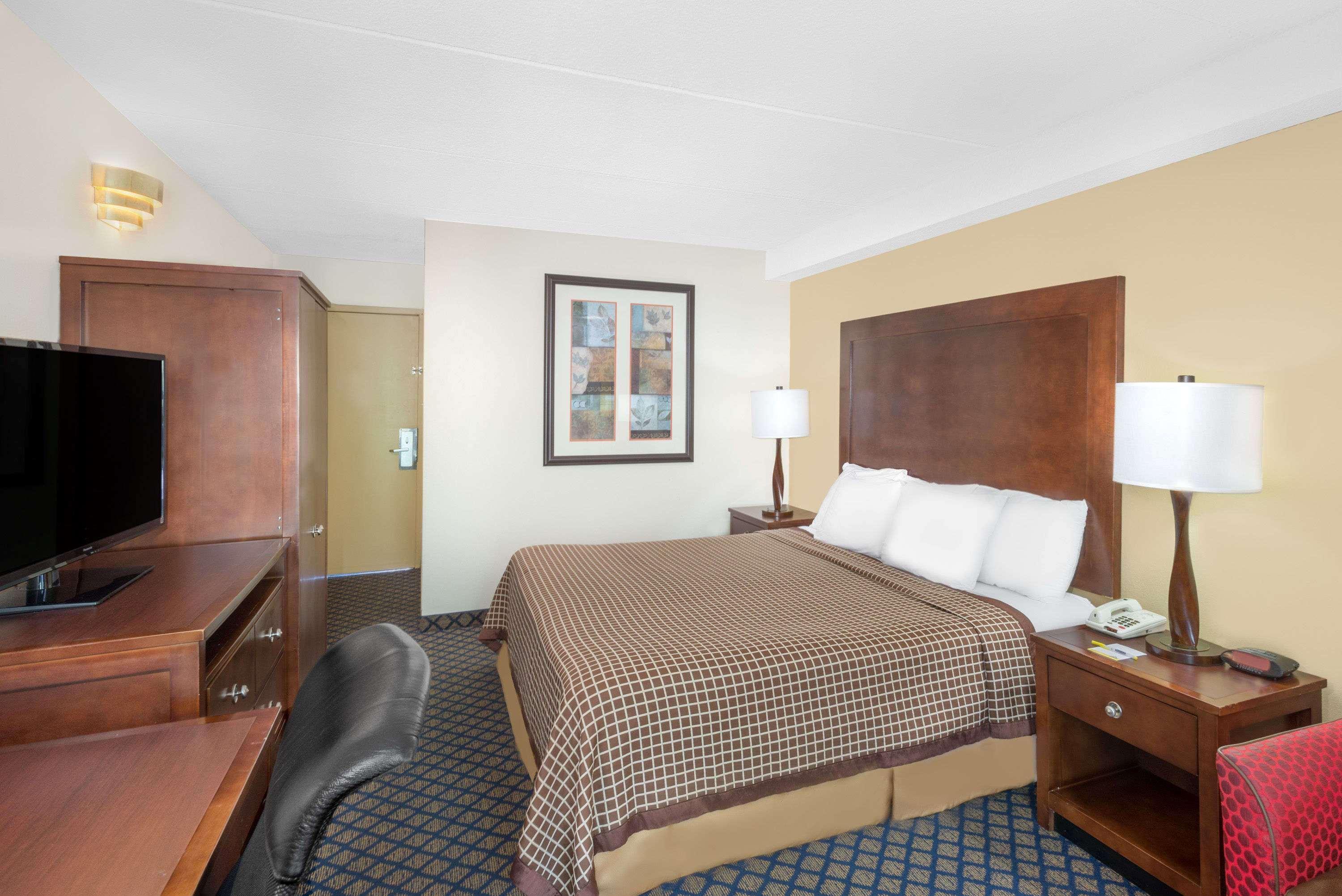 Days Inn By Wyndham Geneva/Finger Lakes Ngoại thất bức ảnh