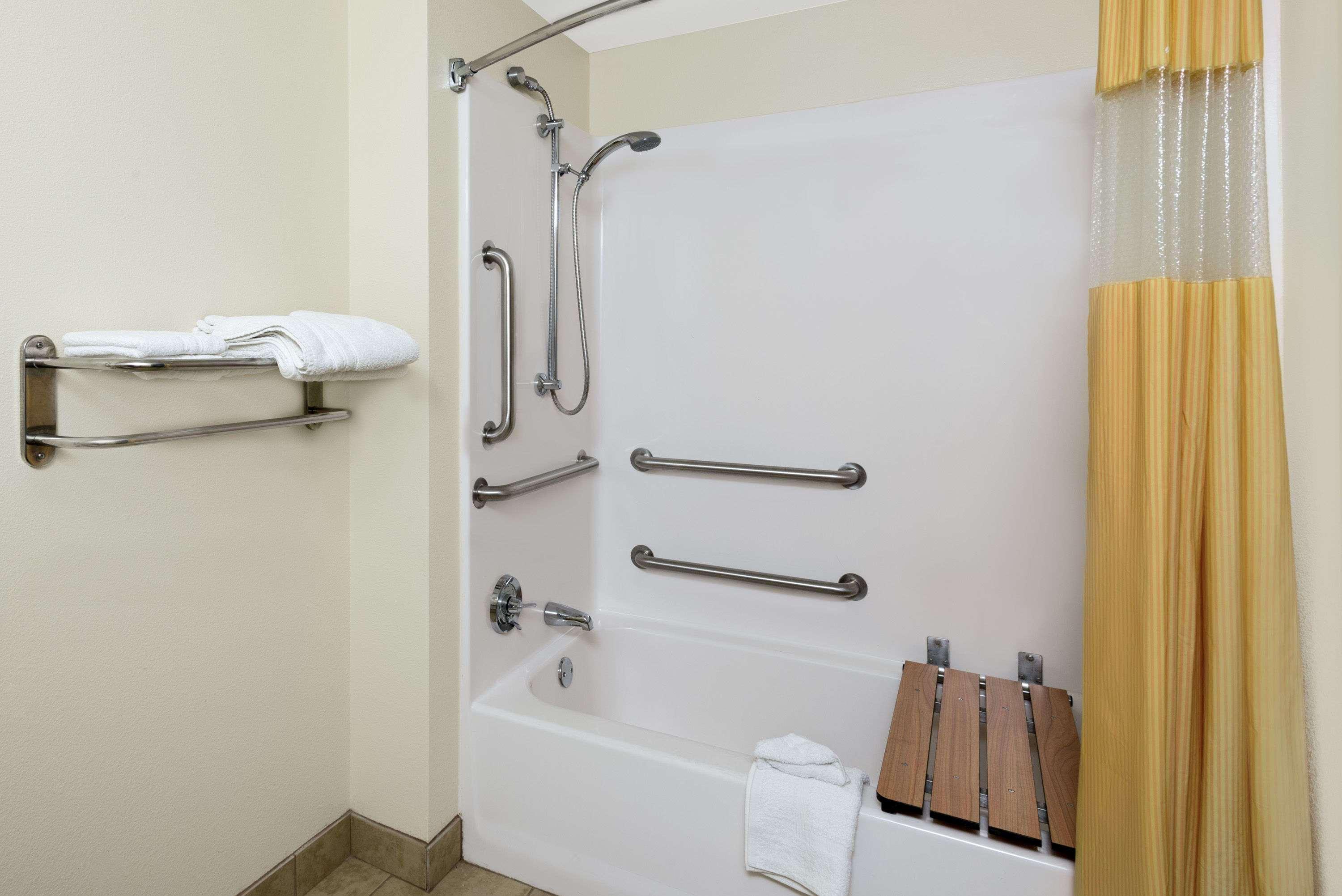 Days Inn By Wyndham Geneva/Finger Lakes Ngoại thất bức ảnh