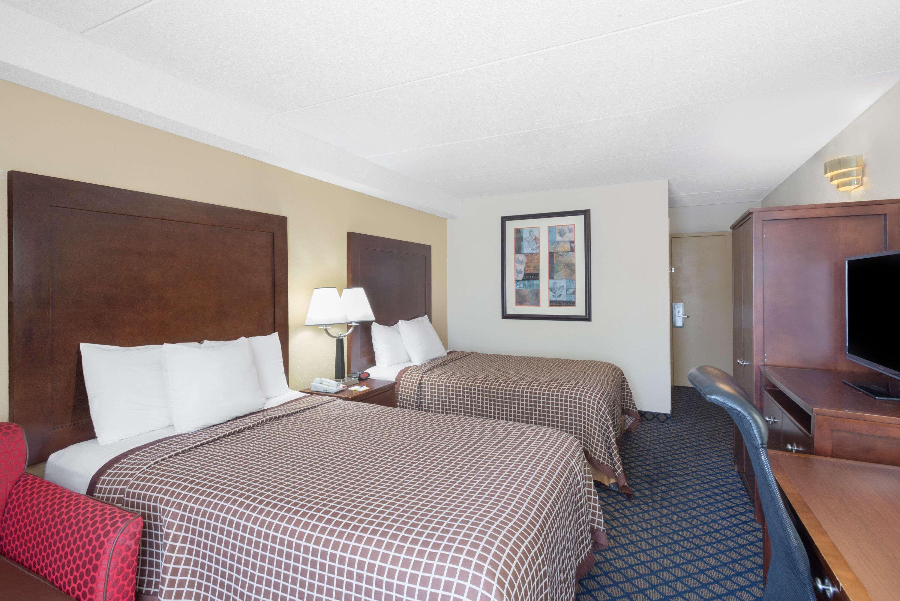 Days Inn By Wyndham Geneva/Finger Lakes Ngoại thất bức ảnh