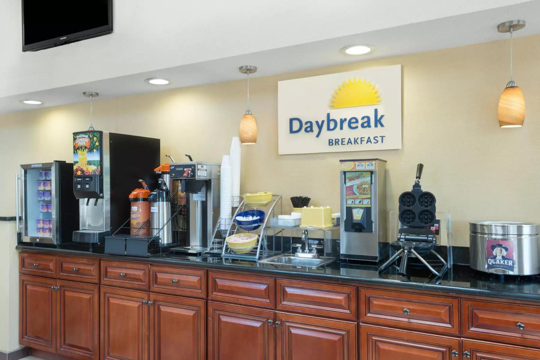 Days Inn By Wyndham Geneva/Finger Lakes Ngoại thất bức ảnh